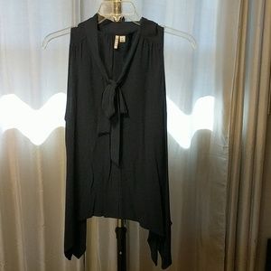 ELLE Sleevless Navy Shark Bite Blouse with Bow